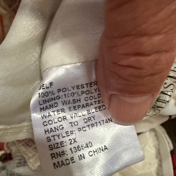 NWT L’ATISTE PLUS SIZE 2X FLORAL CROP TOP - Picture 2 of 15